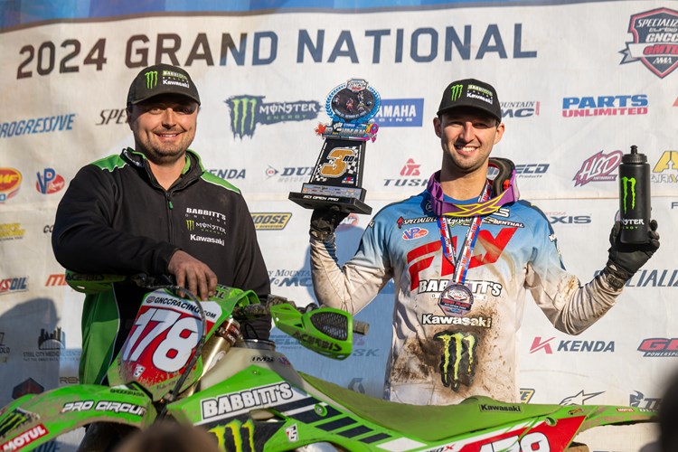 Snodgrass takes third